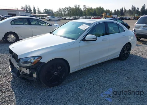 2018 Mercedes-Benz C 300 из США, поврежденный, VIN 55SWF4JB4JU280071